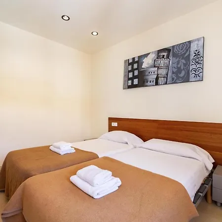 Modern Beachside Flat In Playa D'en Bossa - D Can Picafort (Mallorca)
