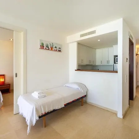 Modern Beachside Flat In Playa D'en Bossa - D Lägenhet Can Picafort (Mallorca)