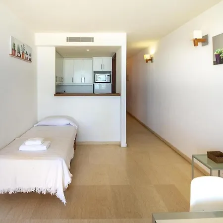 Apartment Modern Beachside Flat In Playa D'en Bossa - D